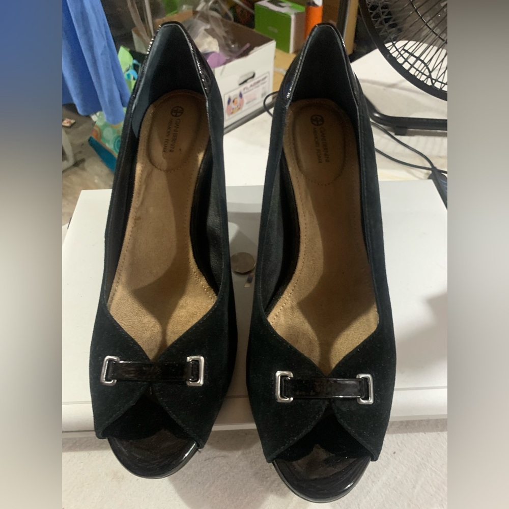 Giani Bernini size 9 Black Suede And Patent Leather Peep Toe Women Shoes